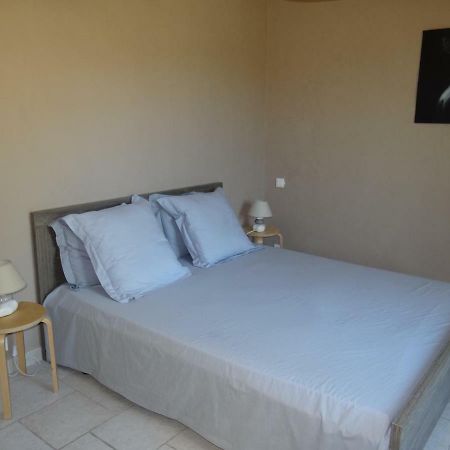 Campagne Ceres Bed & Breakfast Le Puy-Sainte-Réparade Екстериор снимка