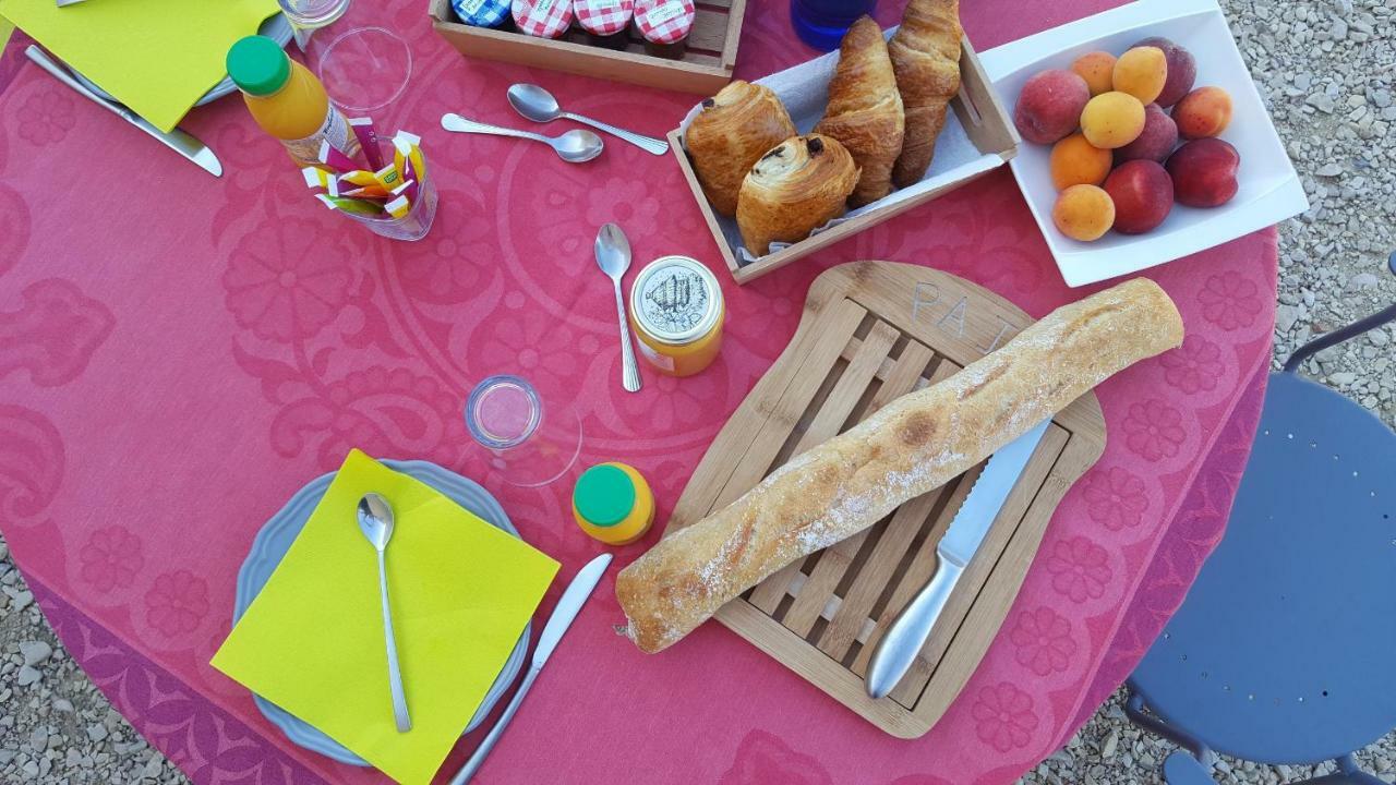 Campagne Ceres Bed & Breakfast Le Puy-Sainte-Réparade Екстериор снимка